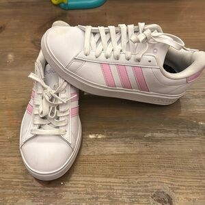 Brand New Adidas Women’s White Leather Lavender Stripes Size 5.5 Cloud Foam
